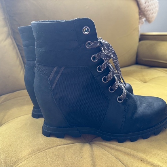 Sorel Joan of Arctic Wedge III Black Lace Up Wedge Boots—Women’s size 9 - Picture 3 of 7